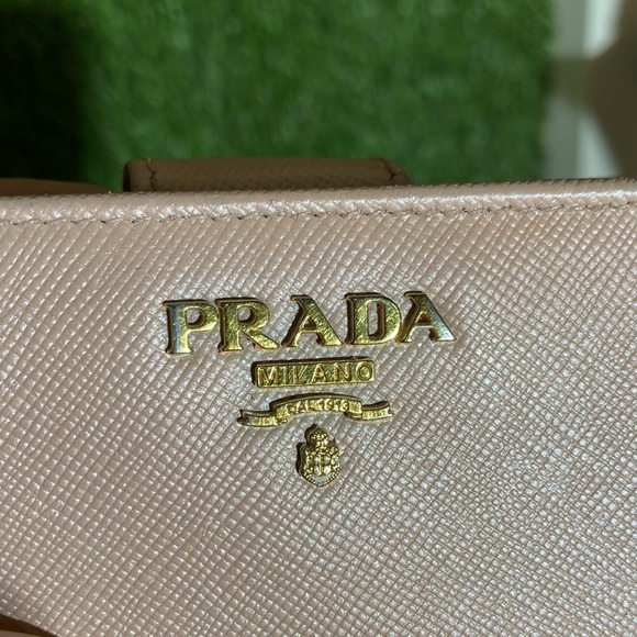❤️ Prada Saffiano Leather Wallet On Chain